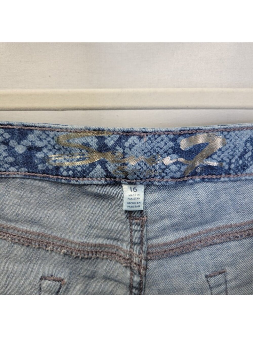 Seven7 Women's Size 16 Jean Shorts Weekend Short Cut Off Snakeskin Print - Picture 3 of 5